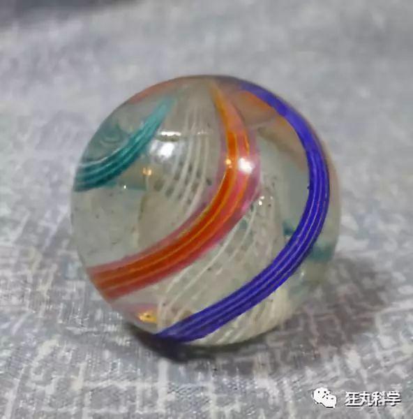 【荐读】玻璃球里的花纹怎么弄进去的？童年之谜终于解开了
