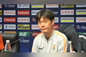 60秒丨直击鲁能基地备战亚冠资格赛 李霄鹏发布会再秀“青普”视频封面