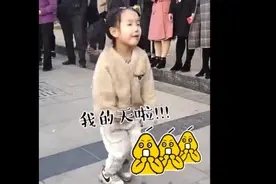 6岁萌娃领跳广场舞惊呆众人：跟着妈妈学的