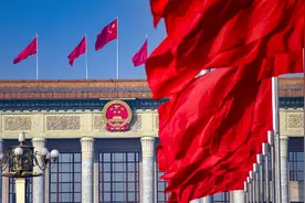 #全国媒体在两会#李克强：2018年为企业个人减税降费约1.3万亿元