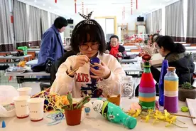 三八妇女节 宁波白沙这个社工用废弃垃圾做的礼物特别受欢迎图片