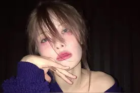 从冬天到春天，泫雅散发的恋爱味，连指甲都充满甜蜜色彩图片