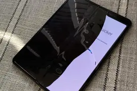 测试数万次？万元三星折叠机这就坏了视频封面