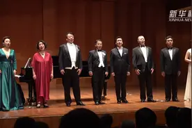 “大师班”同学倾情演唱 忆念传奇歌者斯义桂