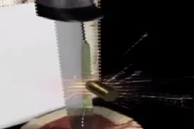 64秒｜刀劈子弹！30秒内，子弹命中60米外刀刃，一分为二！他被称为狙击手“王中王”