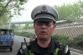 违规现象严重!北京交管部门突击查处摩托车走禁行,一小时查处15起视频封面