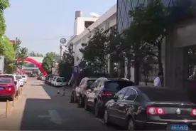 云南一汽车城宣布关闭 数十商家集体维权