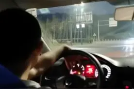 出租司机拒打表并怒怼乘客“万众人都能理解不打表”  运管：顶格处罚2000元视频封面