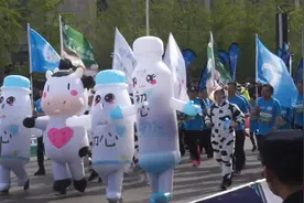 4万跑友报名参赛！一起来看青岛马拉松视频封面