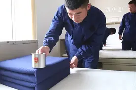 掏抓搓压磨  来看“豆腐块”被子是怎么炼成的！