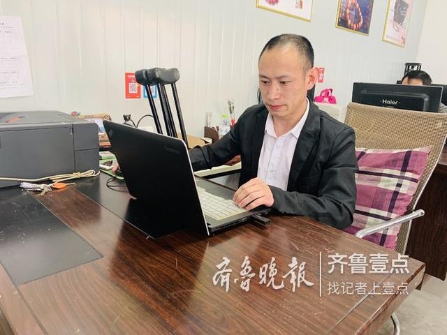 孔德鲁：从摆地摊起家到创立公司，他拄着双拐闯济南