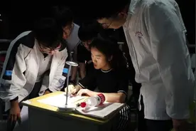 高三老师一晚解答百道题：嗓子哑瘦十斤视频封面