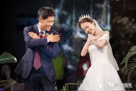新娘婚礼现场带着内向高冷爸爸登台表演，新郎瞬间泪崩图片