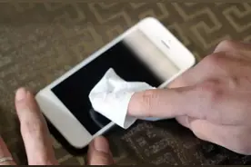 千万别用餐巾纸擦手机！这些清洁误区，很多人还不当回事图片