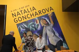 值得一看！冈察洛娃英国首次个人回顾展开幕视频封面