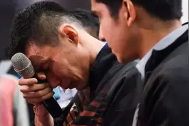 泪洒现场，李宗伟宣布退役！林丹送了一首歌图片