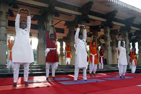 斯里兰卡：迎接国际瑜伽日图片