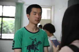 珠海一中12人高考进入全省文理前50名，他们的学习秘籍是什么？视频封面