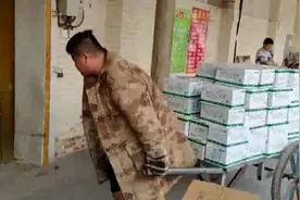 大学生做冷库搬运工，穿棉袄日搬2吨货视频封面