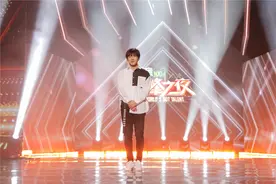 《巅峰之夜》韩宇街舞battle嗨翻天 与李宇春合作超惊艳图片