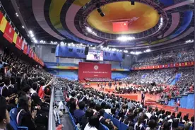 北大毕业致辞：万物生长，各自高贵 想治愈彷徨症，就去做一个唐·吉诃德图片