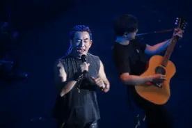 任贤齐成都演唱会满满成都元素：火锅摆上台，成都歌手宋秉洋助唱