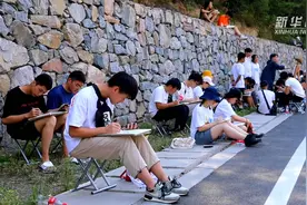 河南林州：太行山深处特色小镇催生“写生经济”