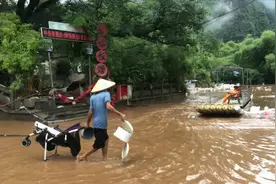 桂林：20元人民币取景地洪水消退 灾后重建忙