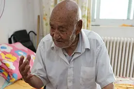 听夏美玲讲述沙海老兵的传奇故事图片