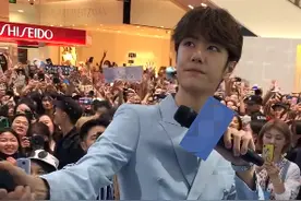 “蓝忘机”王一博现身成都，人气火成这样！