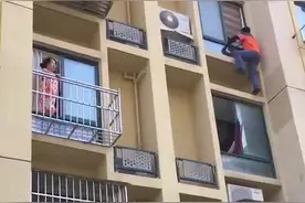 小女孩命悬一线，危急时刻快递小哥化身“蜘蛛侠”视频封面