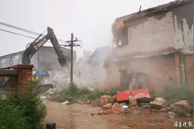 拆！5万平米！济南历城一处无证厂房今日拆除图片