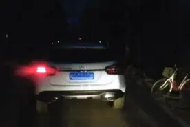 乘客开门下车撞了人 未尽提示义务的司机也要担责视频封面