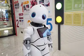 听萌帅机器人“小酷”讲党建视频封面