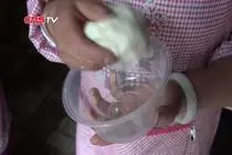 脸盆大的青海手工月饼 十五层面皮寓意丰收视频封面
