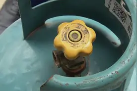 来学习！煤气罐着火先灭火，还是先关阀门？ 正确救命方法是这样视频封面