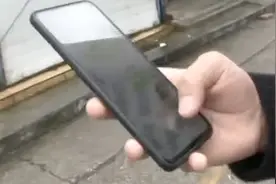 男子微信转账转错人，对方拒不还钱，理直气壮：把我哄高兴就给你视频封面
