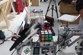 初中生自制“解魔方机器人”亮相第三届全国残疾人展能节视频封面