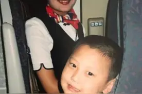 儿时与空姐合影，15年后一幕惊呆网友：这是什么神仙缘分图片