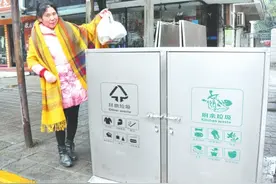荆州城区投用新型不锈钢垃圾箱 可分类投放垃圾图片