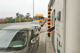 没装ETC 请走人工混合车道图片