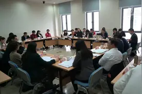 上海妇联建议：设立家庭育儿假 父亲休假不少于30天视频封面