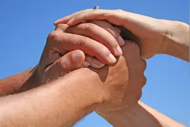 《团结就是力量》是抗战歌曲，为何能传唱至今？与这一点密切相关图片