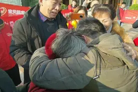 重聚②｜男童被拐后流浪34年终与妈妈重逢，父亲已离世图片