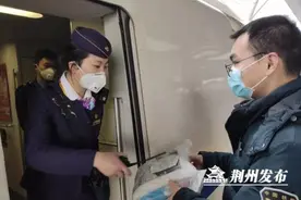 “待到山花烂漫时，你我一同笑”，荆州站铁路夫妻写下最美情书图片