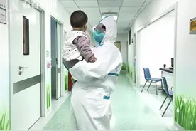 全家人感染6月大患儿独自隔离 病房里突然多了一群“临时妈妈”图片