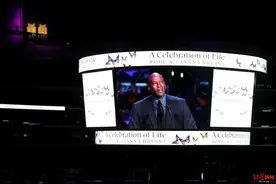 乔丹哭成表情包：当科比离世，我身体的一部分也死去了图片