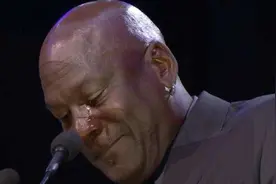 在科比追悼会上，乔丹泪流满面：“我身体的一部分随他去了！”图片