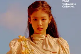 BLACKPINK2020年历写真春日气息满满 手拿鲜花少女气质十足图片
