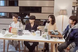 《朋友请听好》何炅谢娜听主题曲动情落泪图片